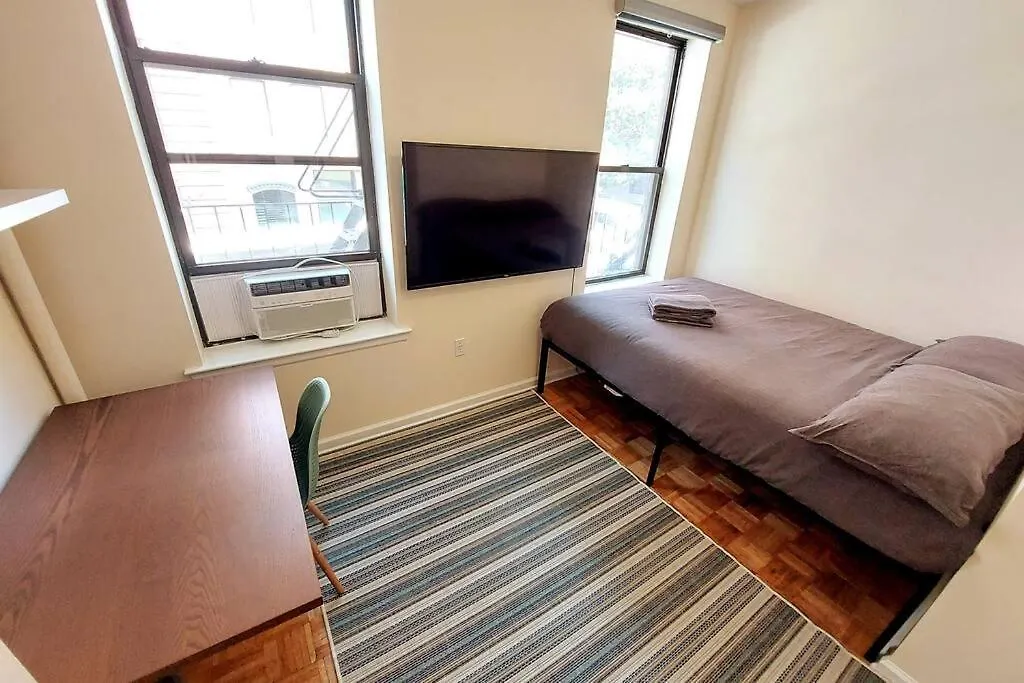 ✪ Large 2 Bedrooms ✪ Queen Beds ✪ Work Stations New York Apartment