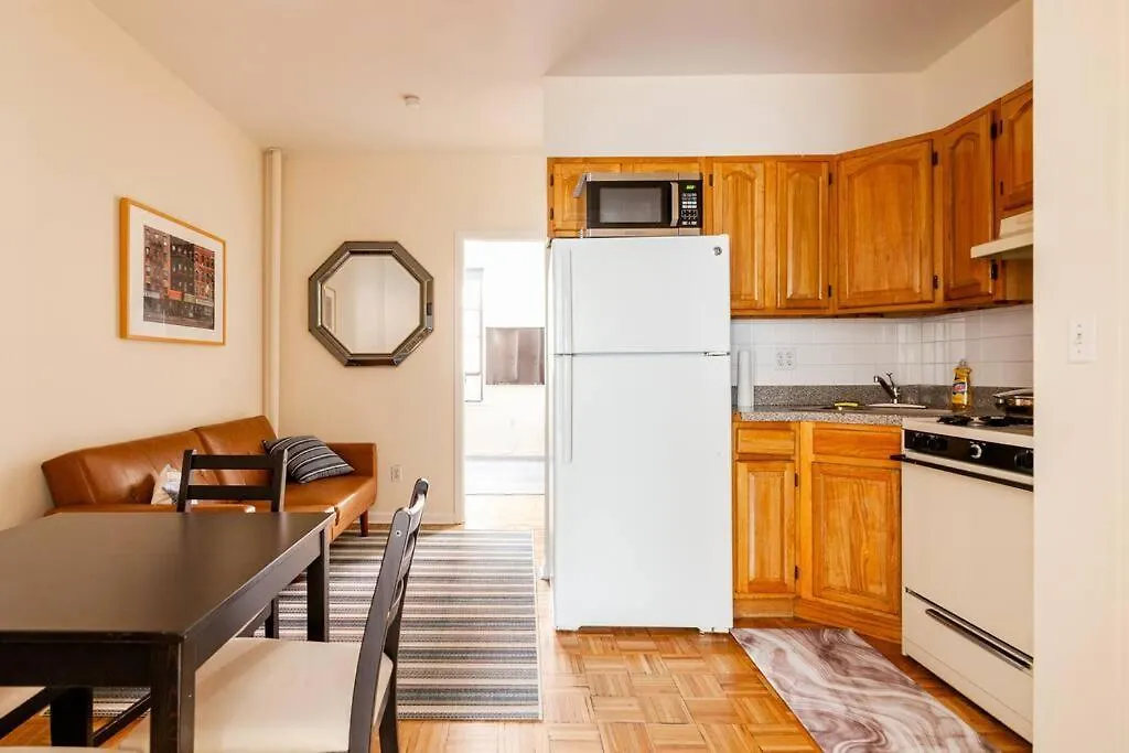 Apartment ✪ Large 2 Bedrooms ✪ Queen Beds ✪ Work Stations New York